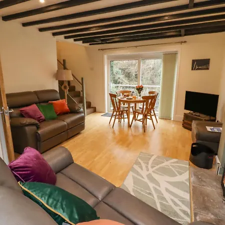 Riverbank View Ferienhaus